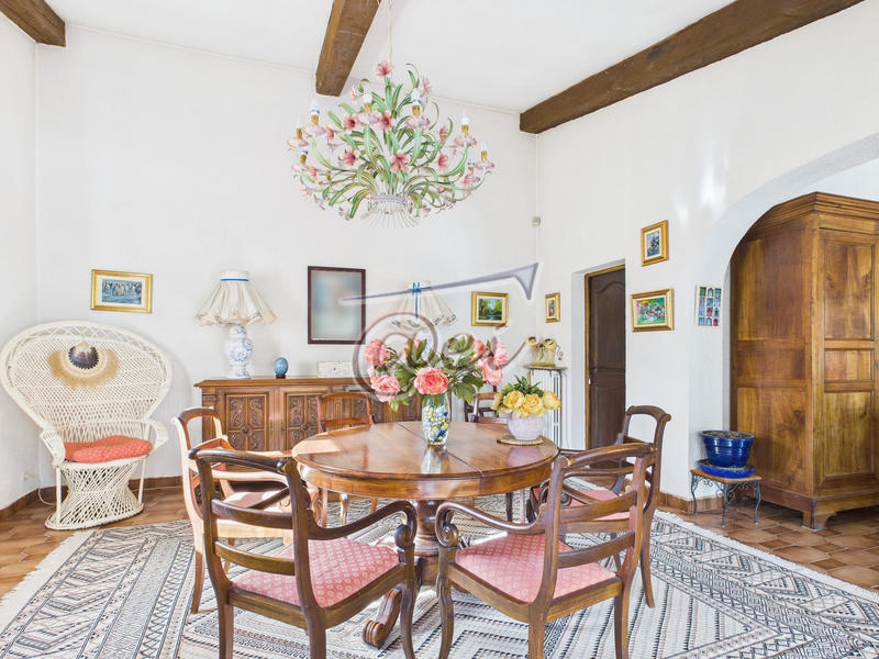 Villa - 214 m² - 7 pièces