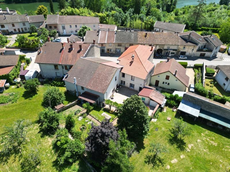 Maison de village - 257 m² - 9 pièces