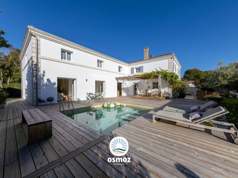 Maison - 330 m² - 8 pièces