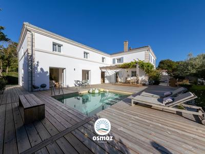 Maison - 330 m² - 8 pièces