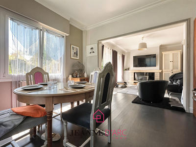 Maison - 219 m² - 7 pièces