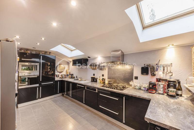 Maison - 136 m² - 8 pièces