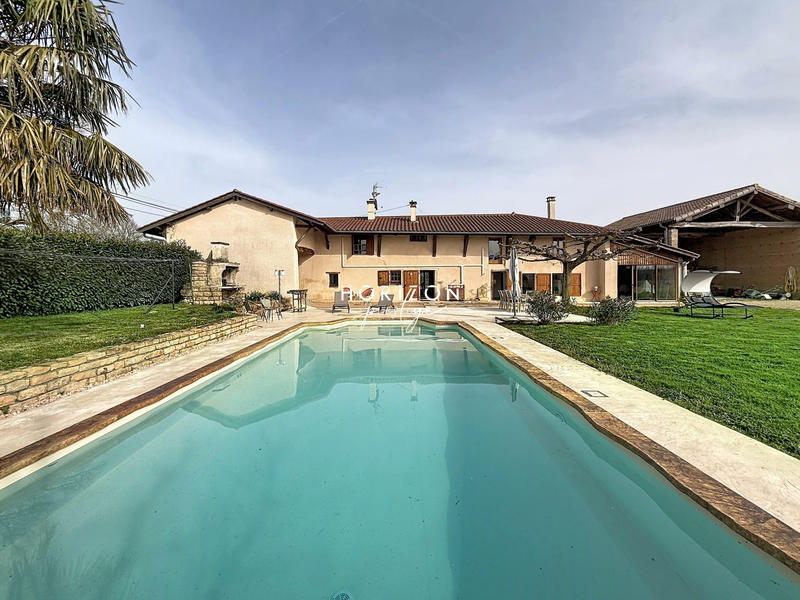 Maison ancienne - 206 m² - 8 pièces