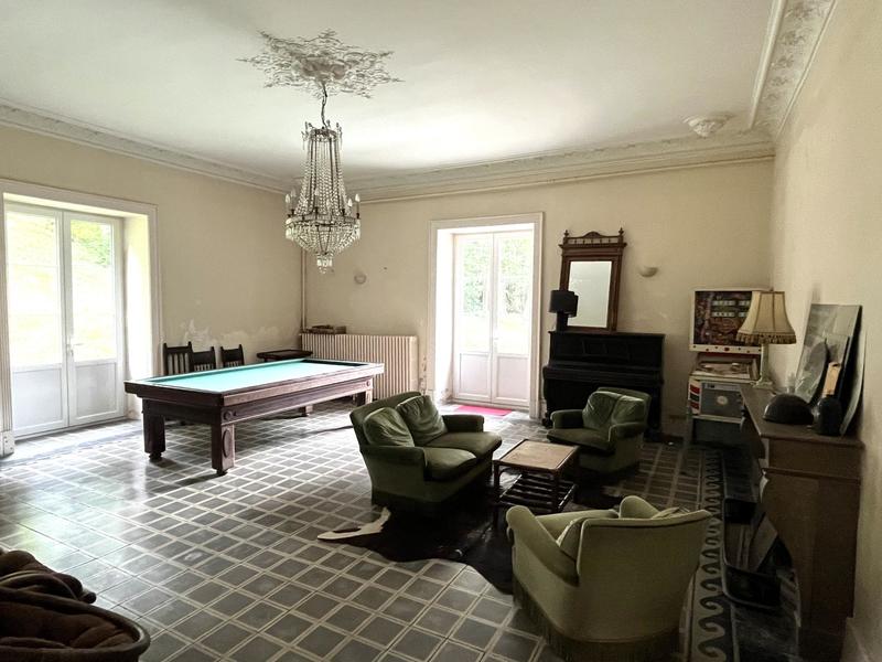 Maison de maîtres - 900 m² - 15 pièces