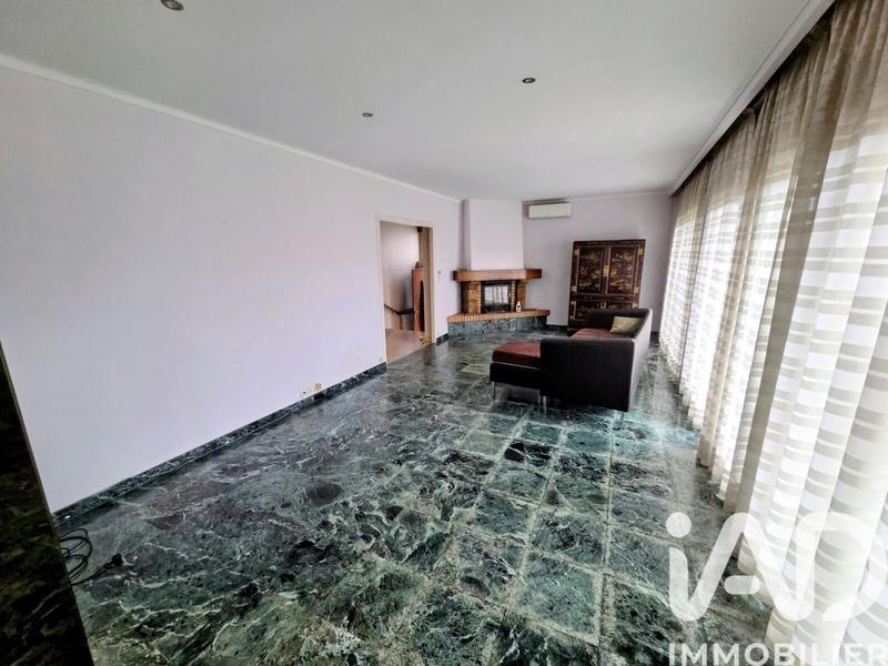 Maison - 209 m² - 7 pièces