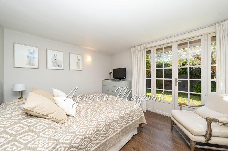 Maison - 220 m² - 5 pièces