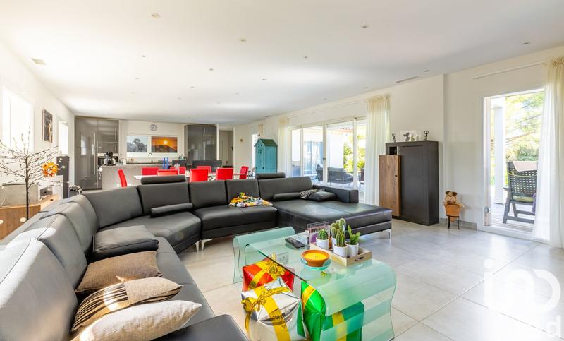 Maison - 247 m² - 7 pièces