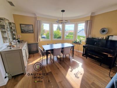 Maison - 182 m² - 6 pièces