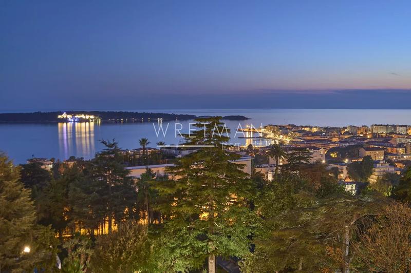 Appartement - 207 m² - 5 pièces