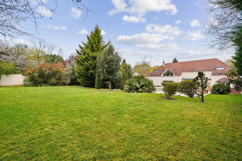 Maison - 450 m² - 10 pièces