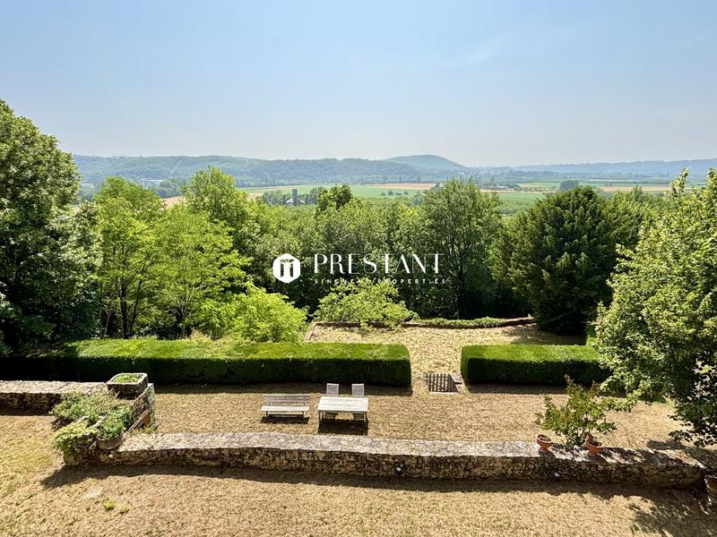 Maison - 250 m² - 8 pièces