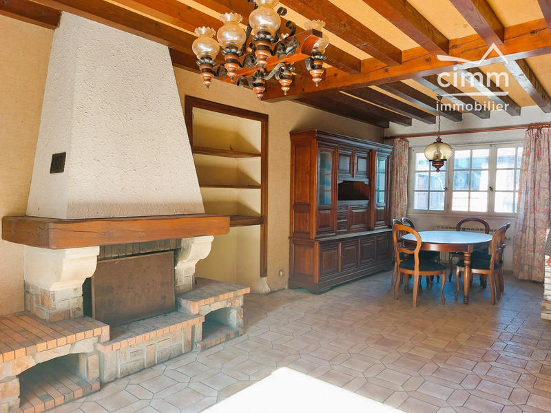 Maison traditionnelle - 186 m² - 7 pièces