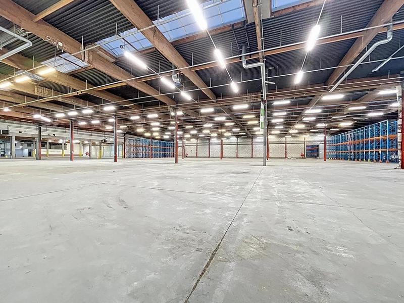 Entrepôt - 4 900 m²