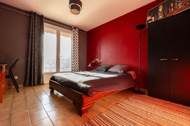 Maison - 222 m² - 8 pièces