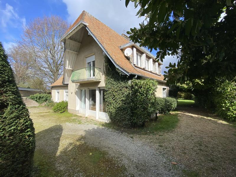 Maison - 242 m² - 10 pièces