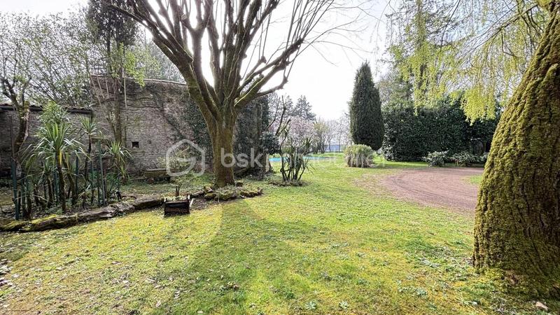 Propriété - 300 m² - 10 pièces