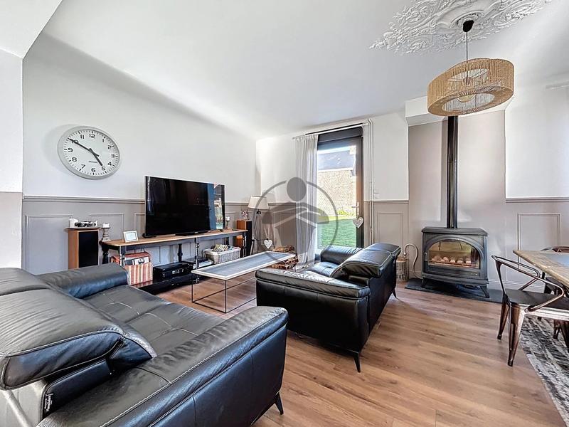 Maison - 277 m² - 8 pièces