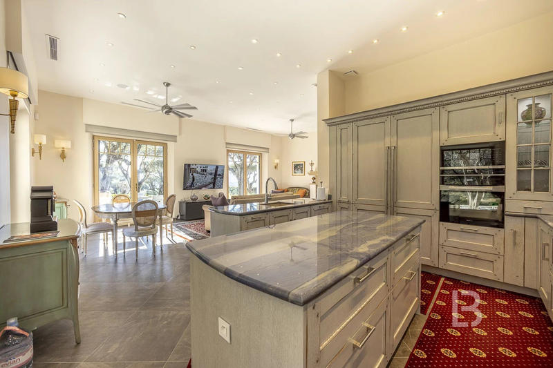 Maison - 390 m² - 12 pièces