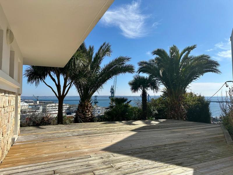 Maison - 170 m² - 9 pièces