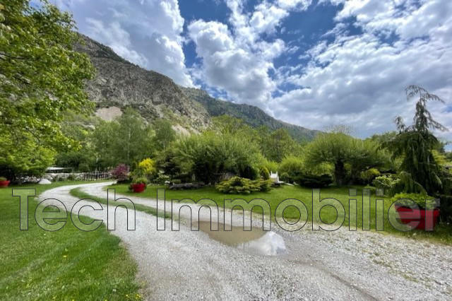 Propriété - 400 m² - 14 pièces