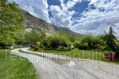 Propriété - 400 m² - 14 pièces