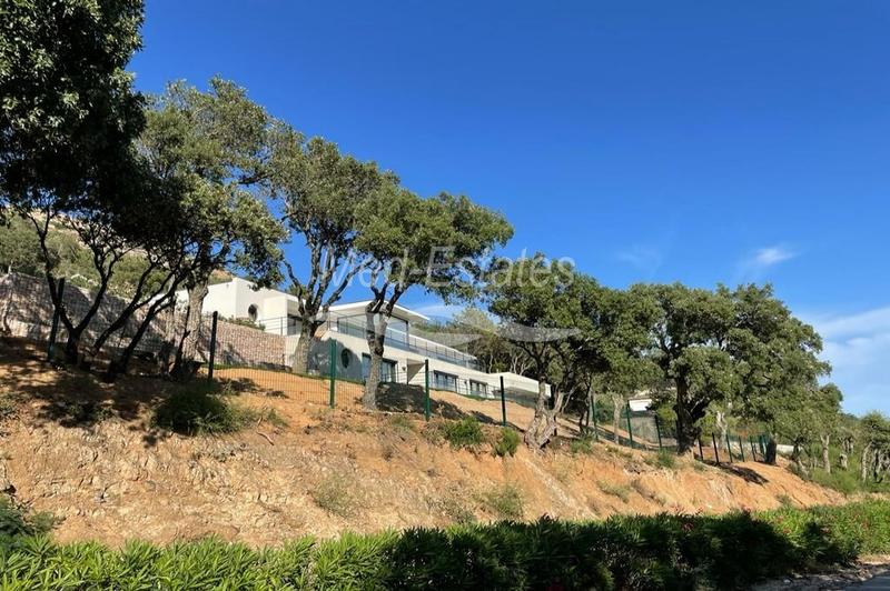 Maison contemporaine - 250 m² - 6 pièces