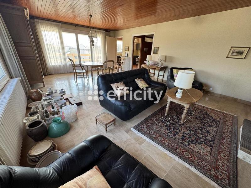 Maison - 230 m² - 8 pièces