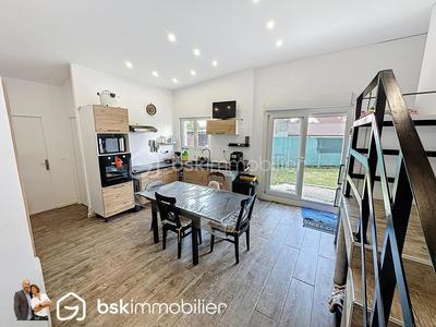 Maison - 94 m² - 4 pièces