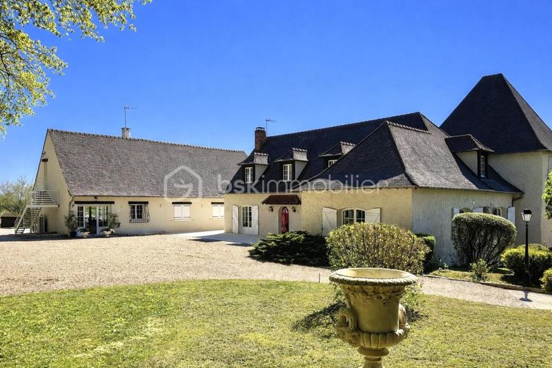 Maison - 671 m² - 20 pièces