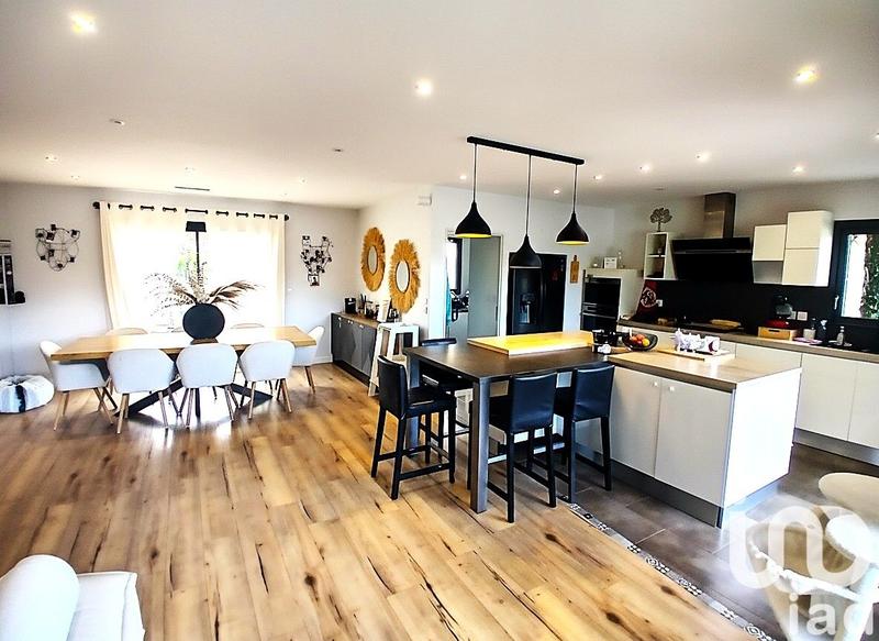 Maison - 177 m² - 7 pièces