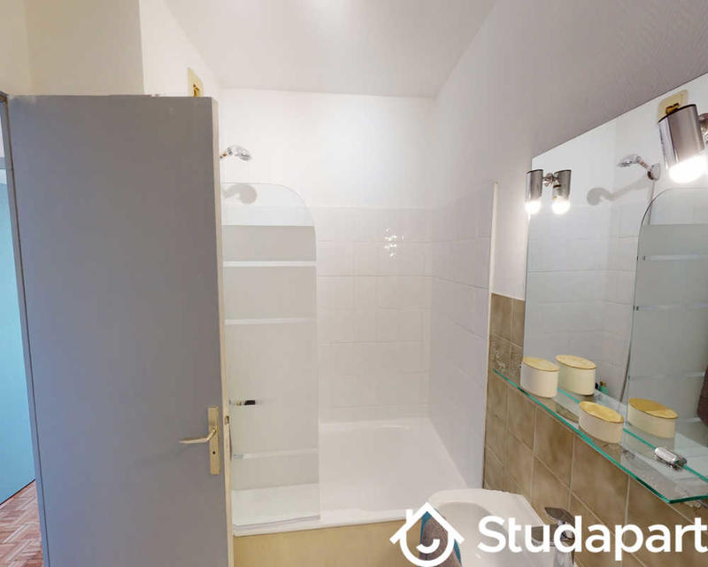 Chambre - 90 m² - 1 pièce