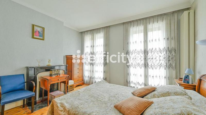 Maison - 189 m² - 8 pièces