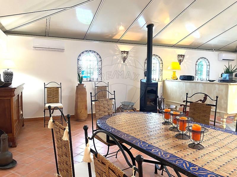 Propriété - 325 m² - 6 pièces