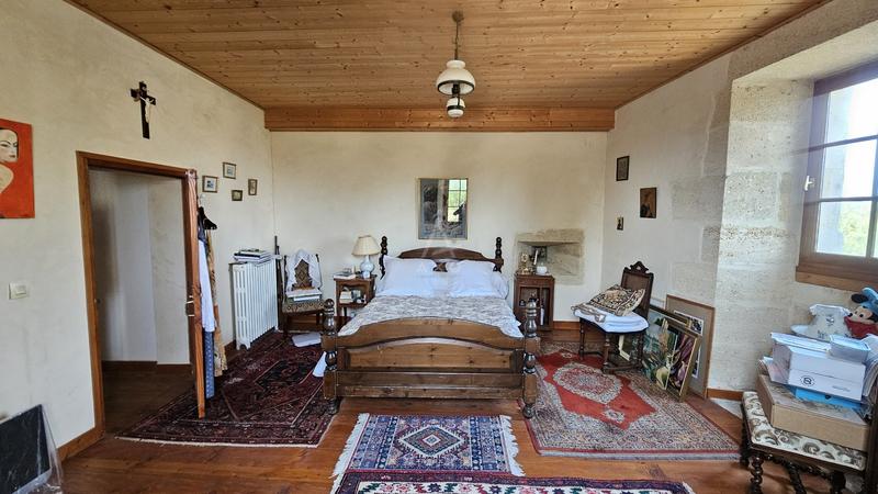 Maison - 337 m² - 6 pièces