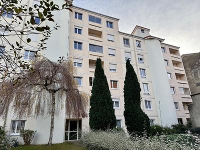 Appartement - 97 m² - 5 pièces