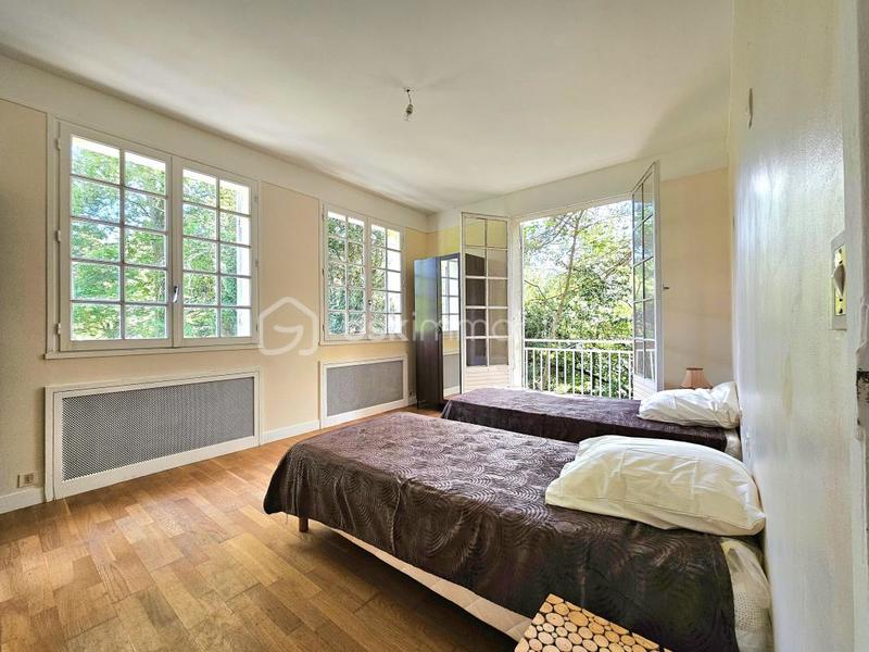 Demeure - 231 m² - 7 pièces