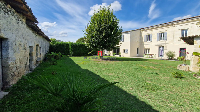 Maison ancienne - 290 m² - 7 pièces