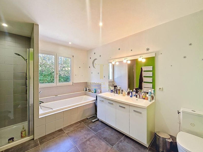 Villa - 215 m² - 7 pièces