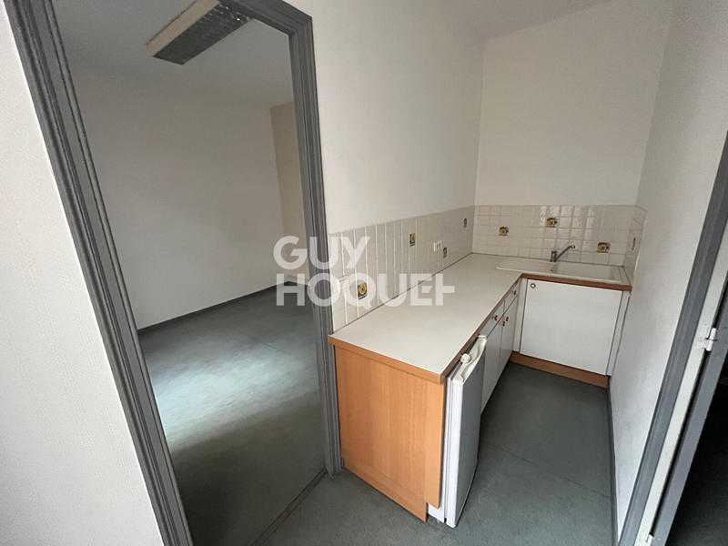 Local d'activité / Entrepôt - 84 m² - 5 pièces