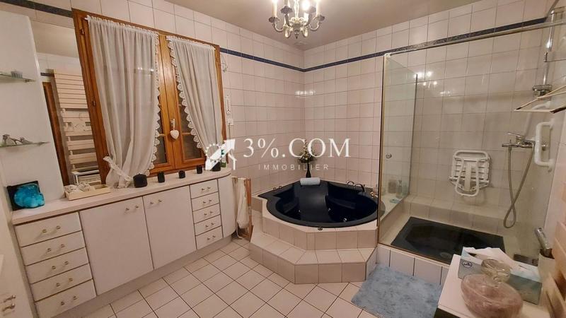 Maison - 258 m² - 12 pièces