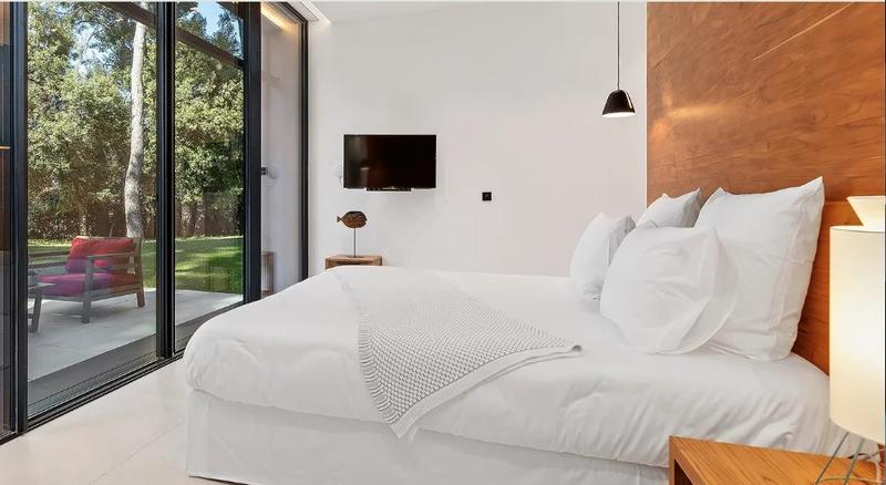 Maison - 1 000 m² - 15 pièces