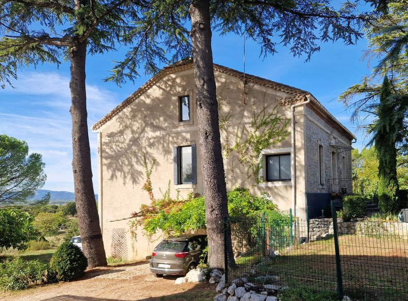 Maison - 280 m² - 9 pièces