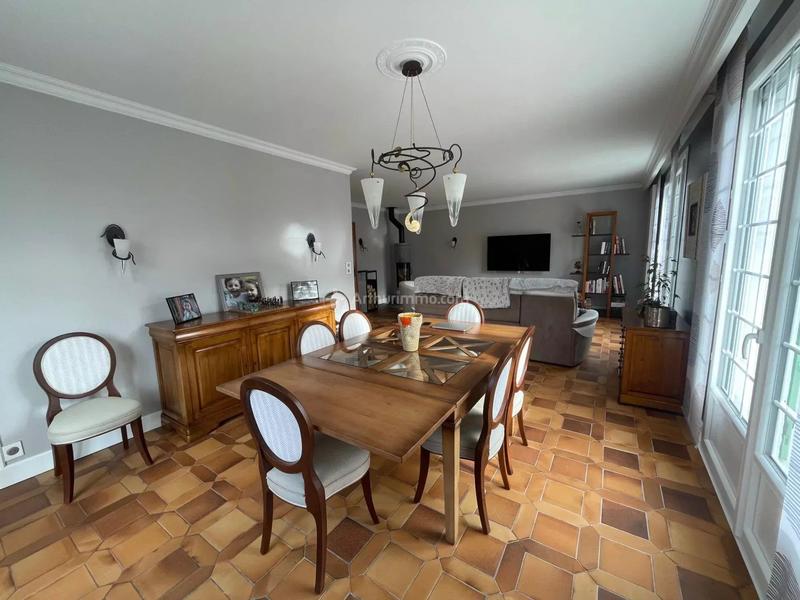 Maison - 268 m² - 9 pièces