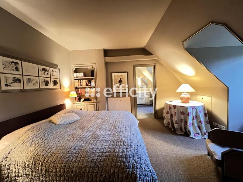 Maison - 447 m² - 12 pièces