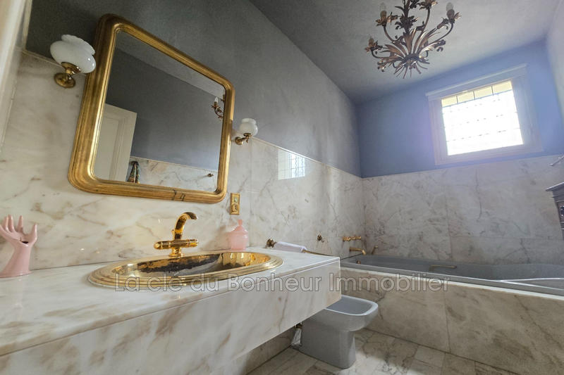 Demeure - 255 m² - 7 pièces