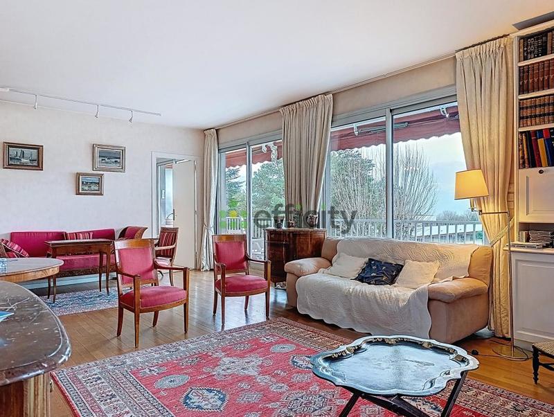 Appartement - 140 m² - 6 pièces