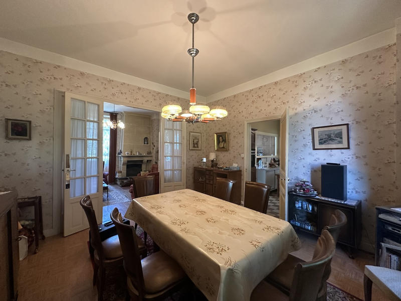 Maison - 180 m² - 9 pièces