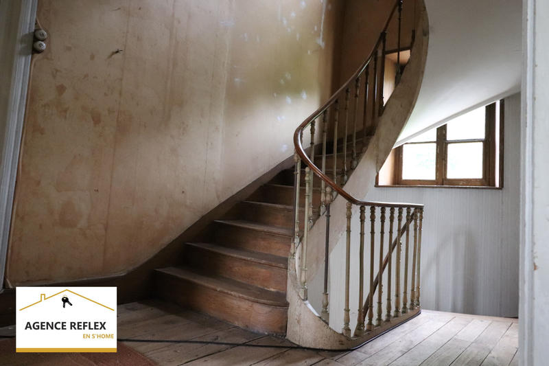 Propriété - 900 m² - 30 pièces