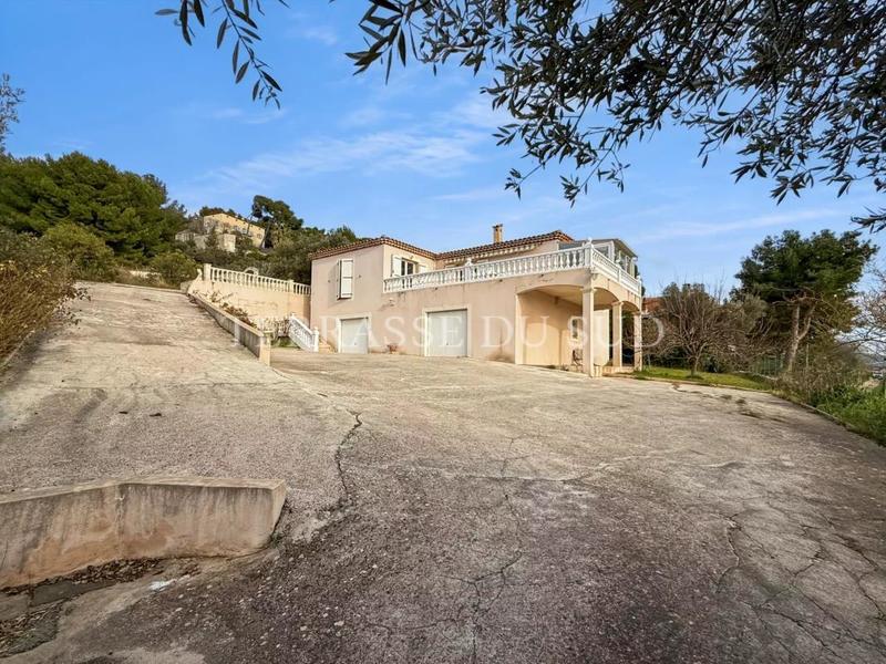 Propriété - 174 m² - 6 pièces