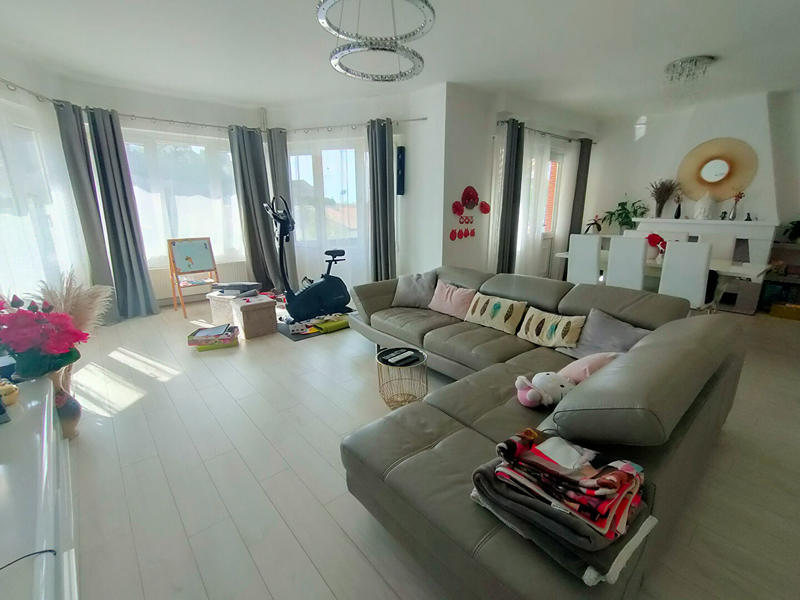 Maison - 300 m² - 8 pièces